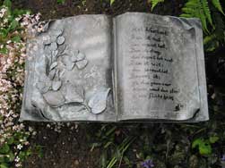 Weerboek, gemaakt van zink.